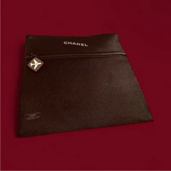 CHANEL Black Mesh Pouch with Zipper - Picture 3 of 4